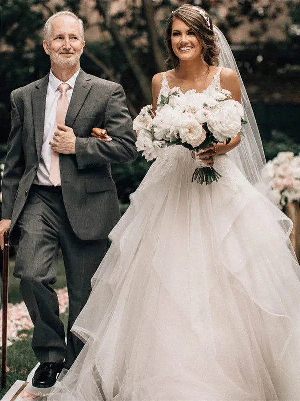 Alluring V-neck A-line Wedding Dresses Appliqued Tulle Bridal Gowns Elegant Wholesale