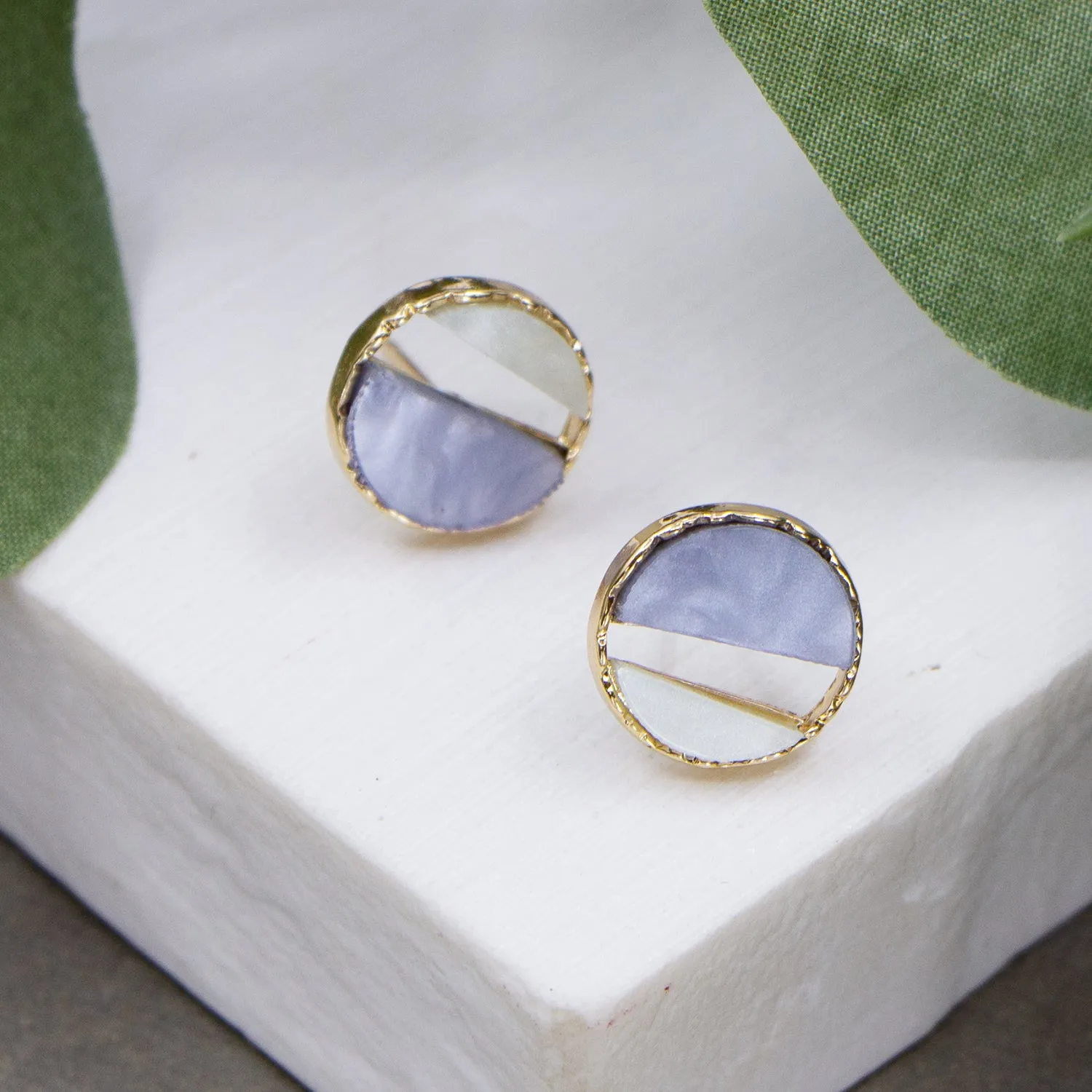 Circle earrings with dyed shell elements